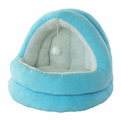 Veľké sedadlo pre mačku pri okne